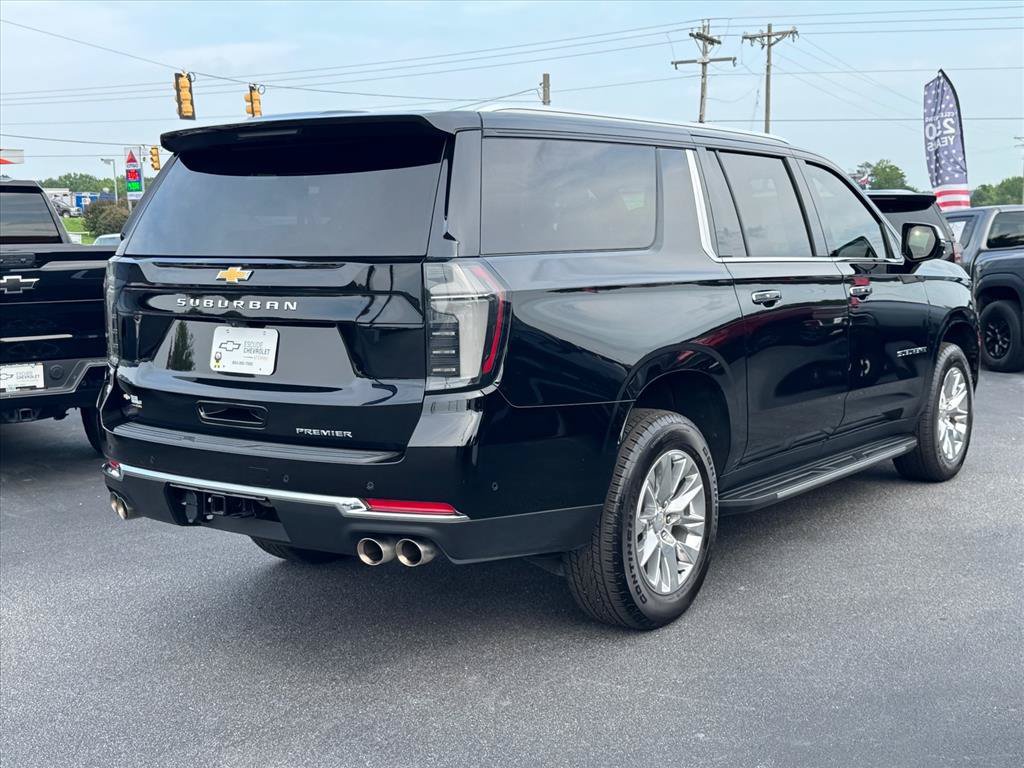 Used 2025 Chevrolet Suburban Premier AWD/4WD image 3
