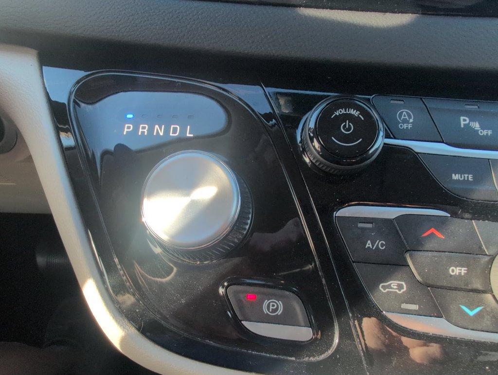 Used 2024 Chrysler Pacifica Touring-L FWD image 31