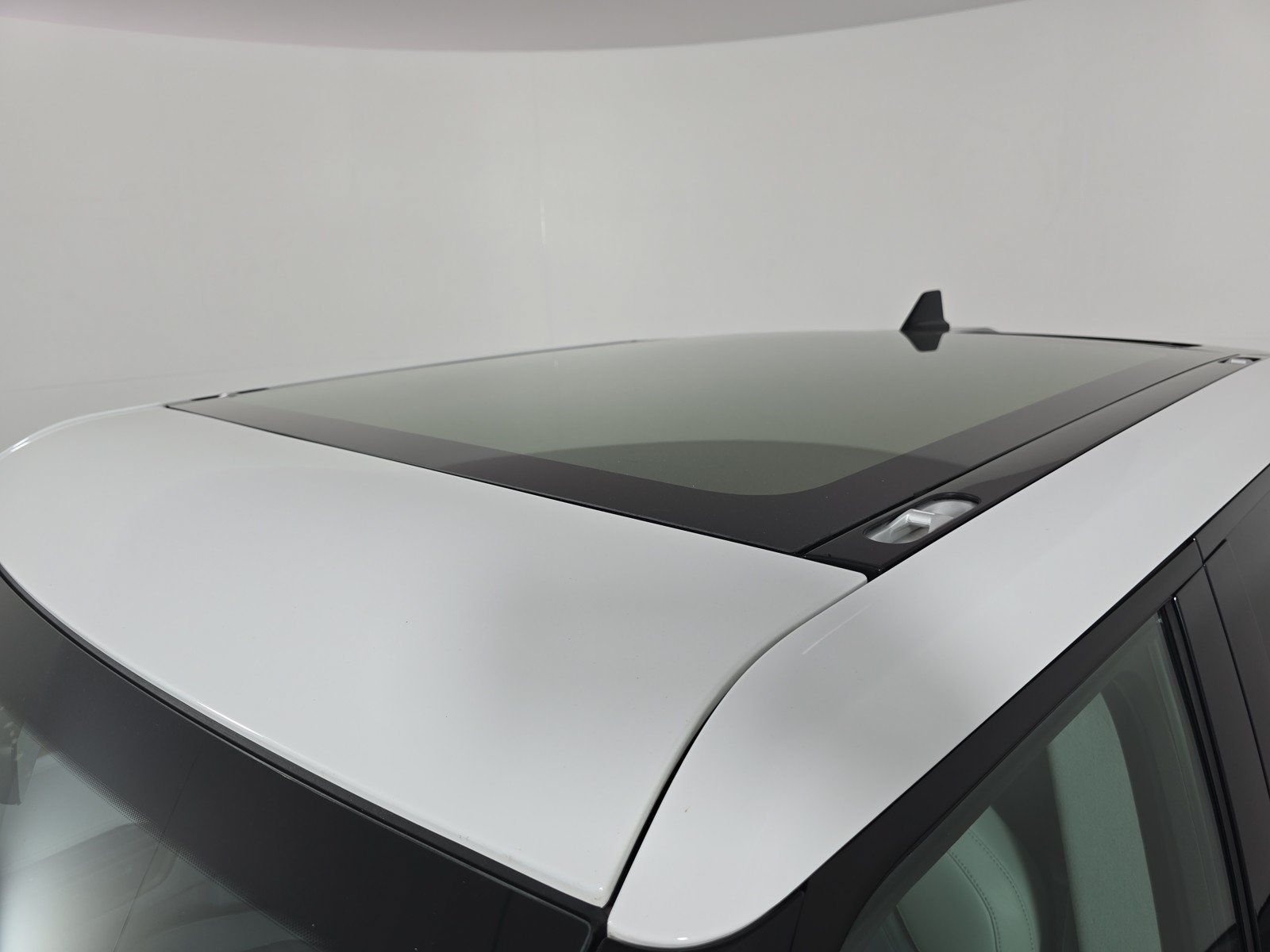 Used 2025 Rivian R1T Premium AWD/4WD image 13