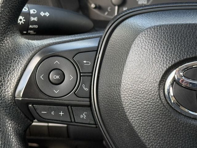 Used 2025 Toyota Corolla LE FWD image 14