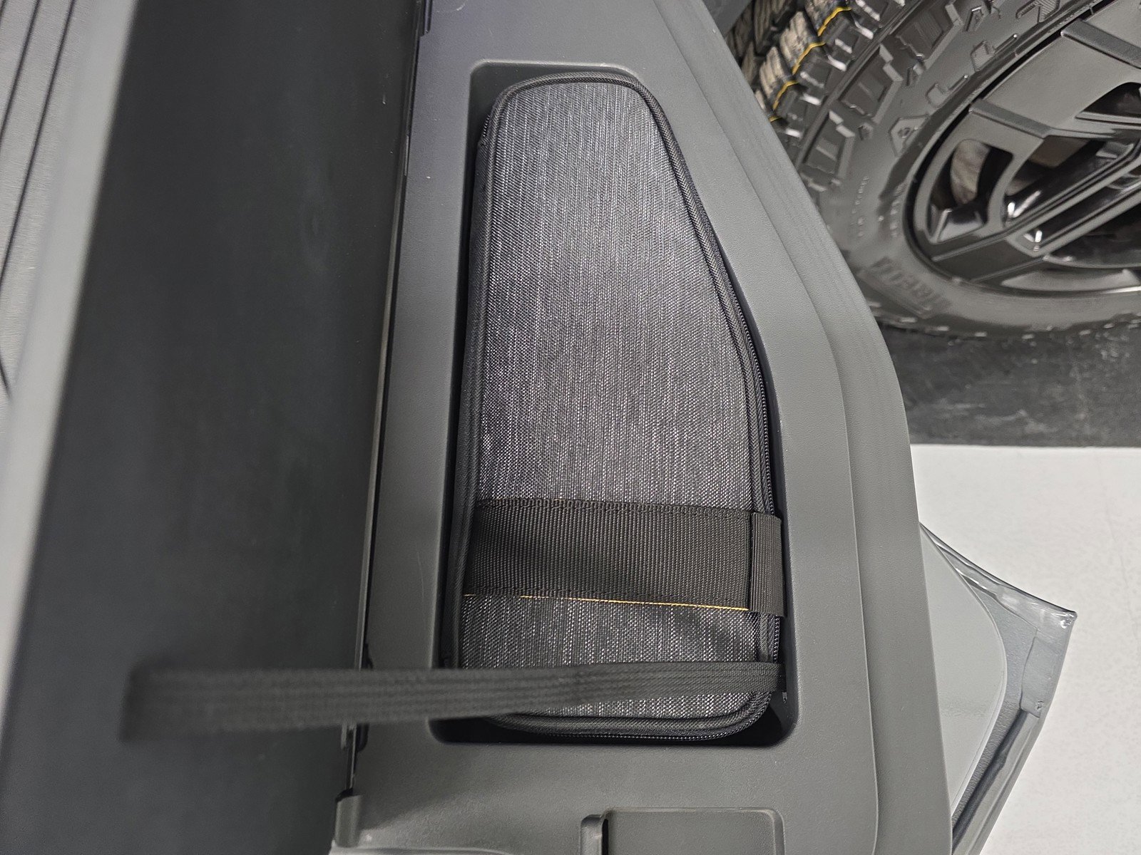 Used 2022 Rivian R1T Adventure image 32