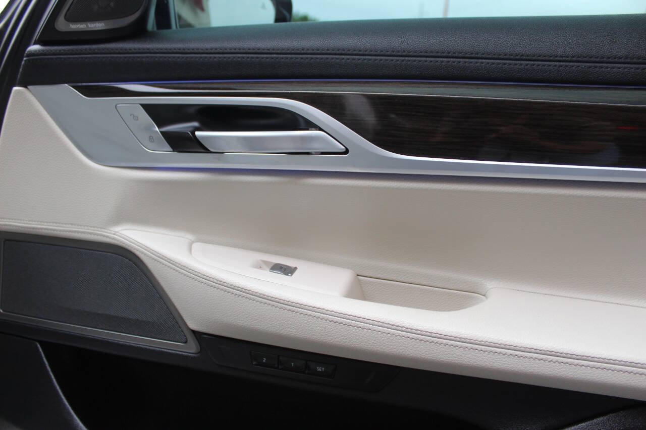 Used 2022 BMW 740i xDrive AWD/4WD image 26