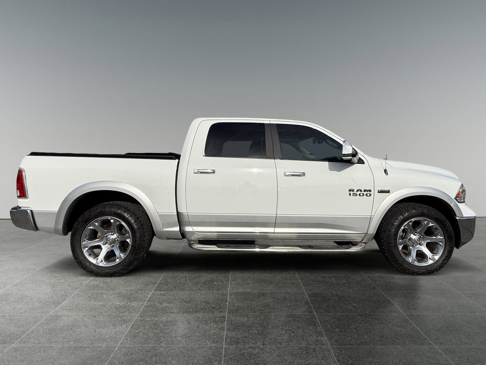 Used 2017 RAM 1500 Laramie w/ Convenience Group AWD/4WD image 8