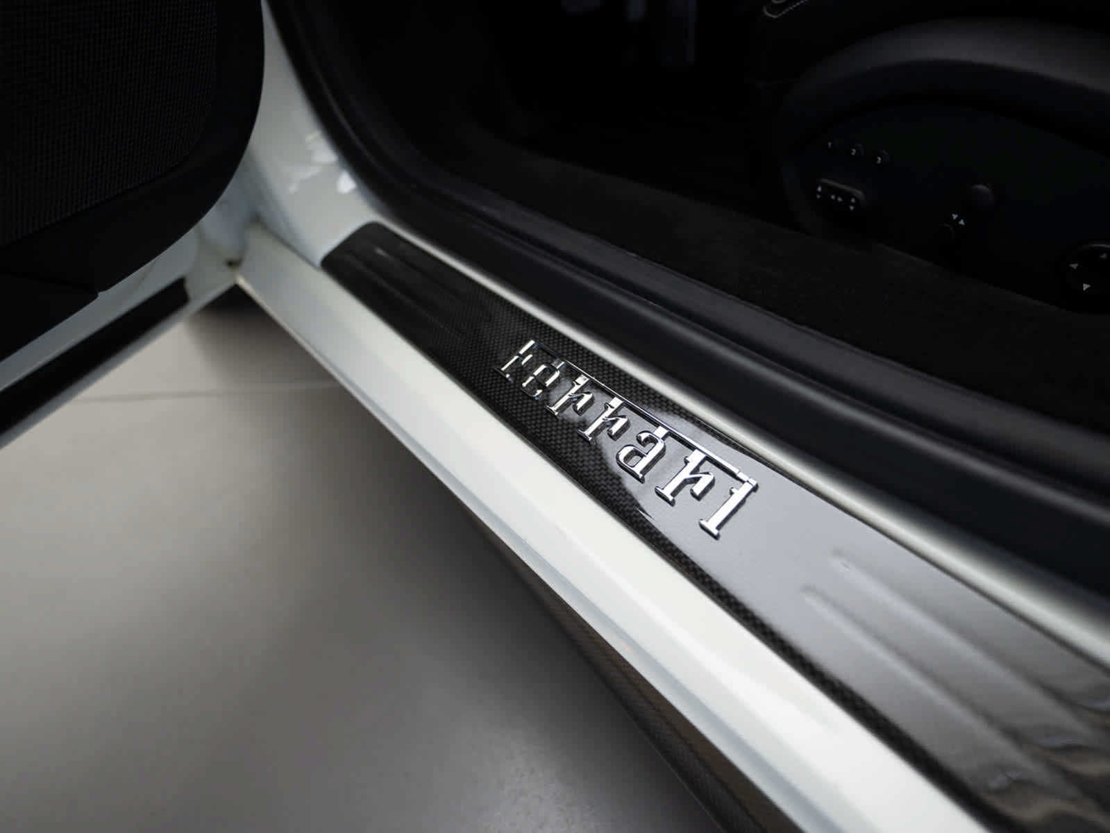 Used 2018 Ferrari 488 Spider RWD image 28