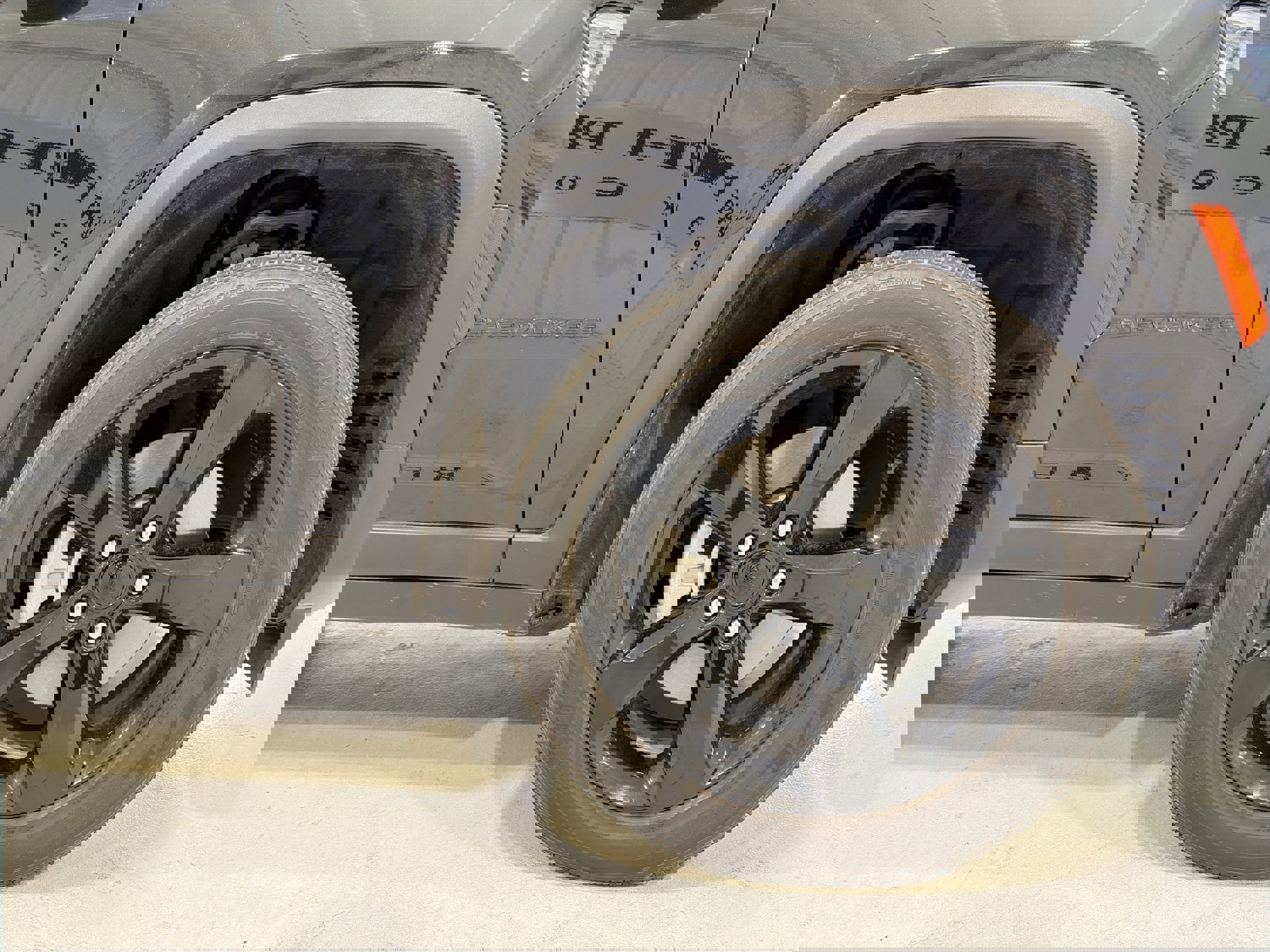 Used 2023 Jeep Grand Cherokee L Laredo image 31