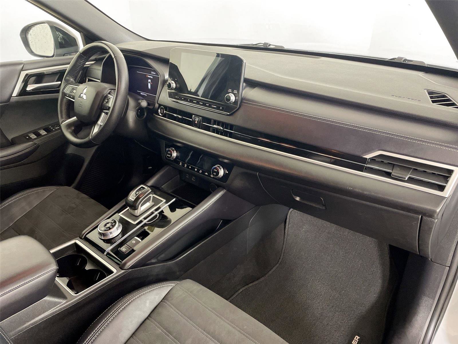 Used 2023 Mitsubishi Outlander SE Black Edition image 28