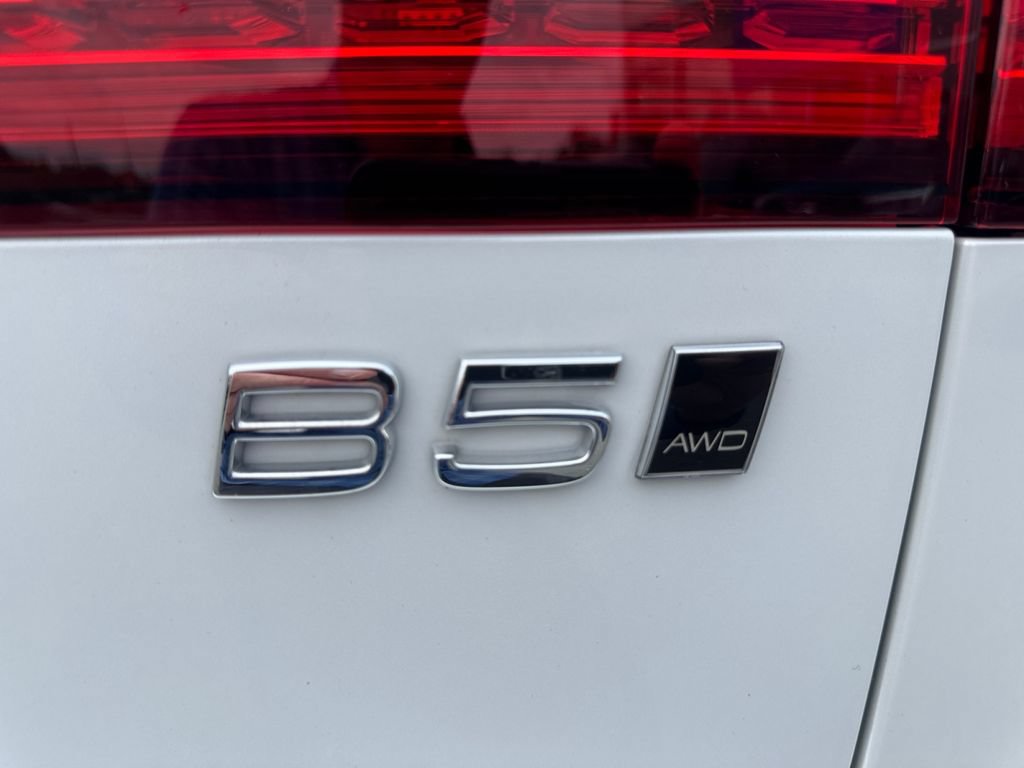 Certified 2025 Volvo V60 B5 Cross Country Plus AWD/4WD image 11