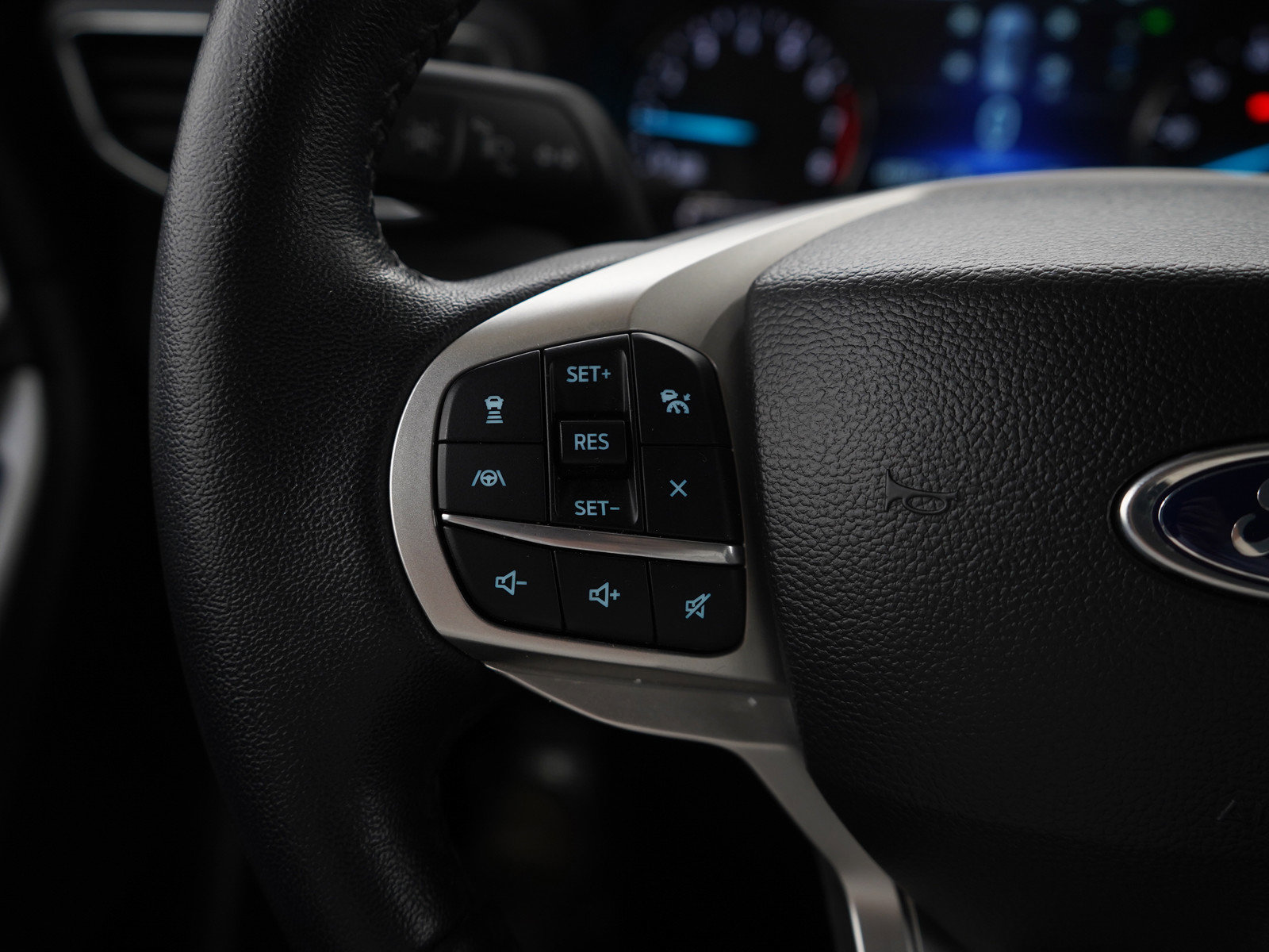 Used 2023 Ford Explorer Limited image 22