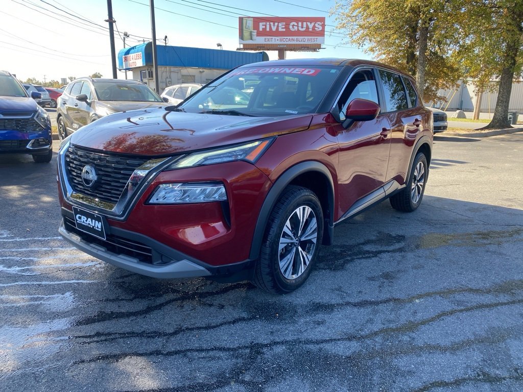 Used 2023 Nissan Rogue SV image 3