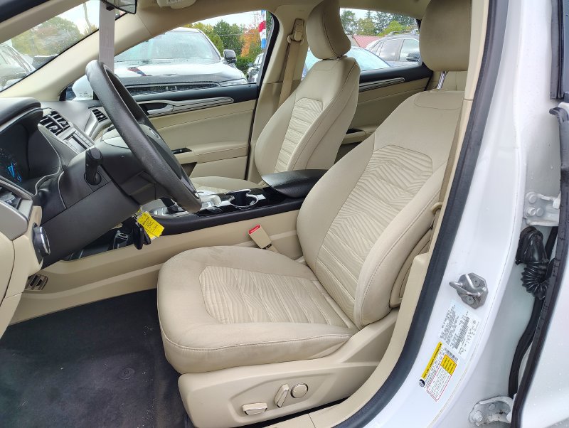 Used 2016 Ford Fusion SE FWD image 10