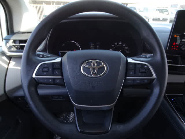 Certified 2021 Toyota Sienna LE image 23