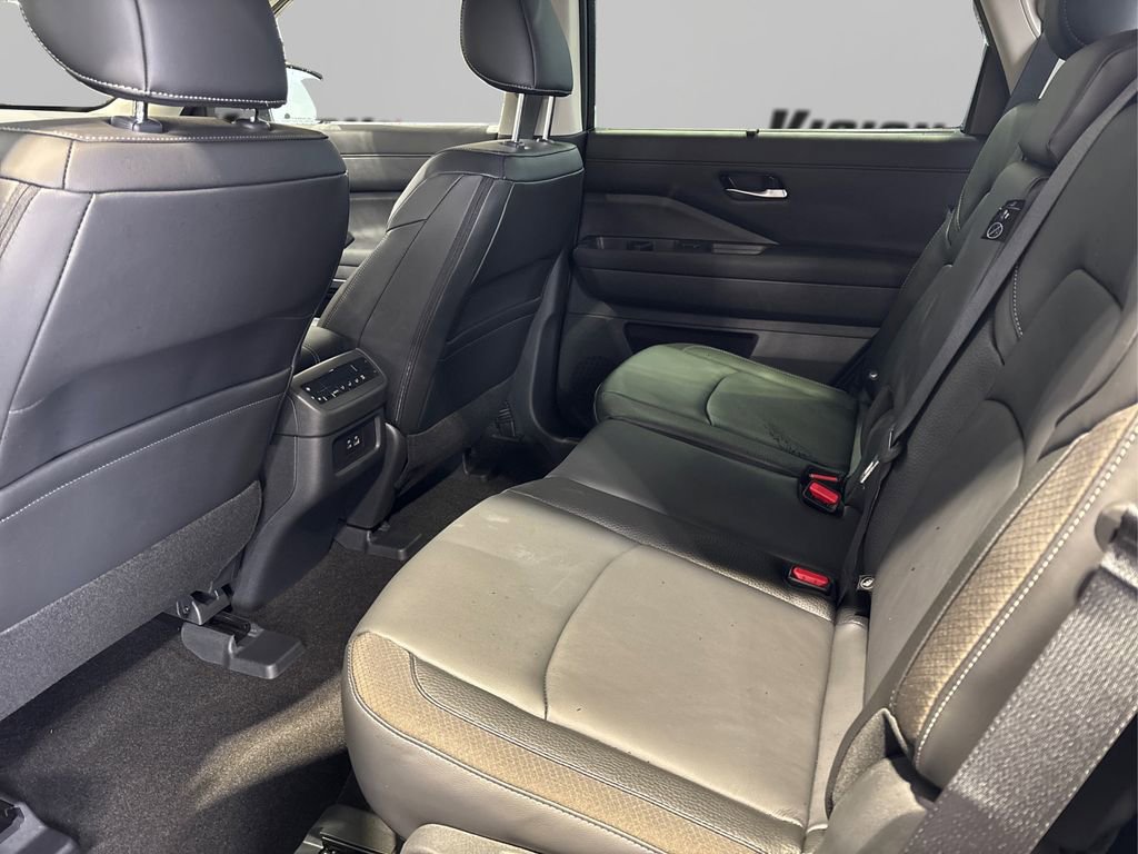 New 2025 Nissan Pathfinder SL image 10