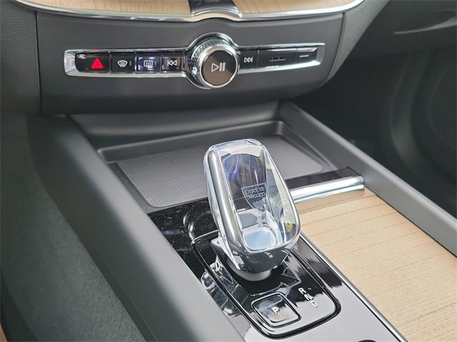 New 2026 Volvo XC60 B5 Plus w/ Protection Package Premier image 25