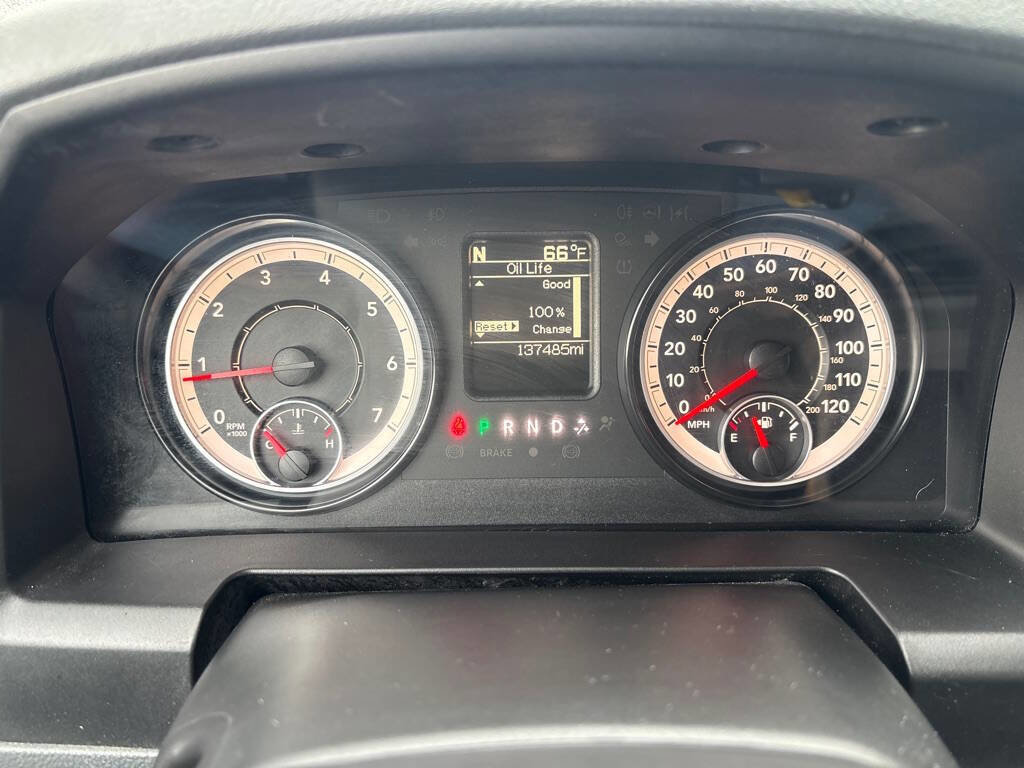 Used 2017 RAM 1500 Classic SLT AWD/4WD image 10