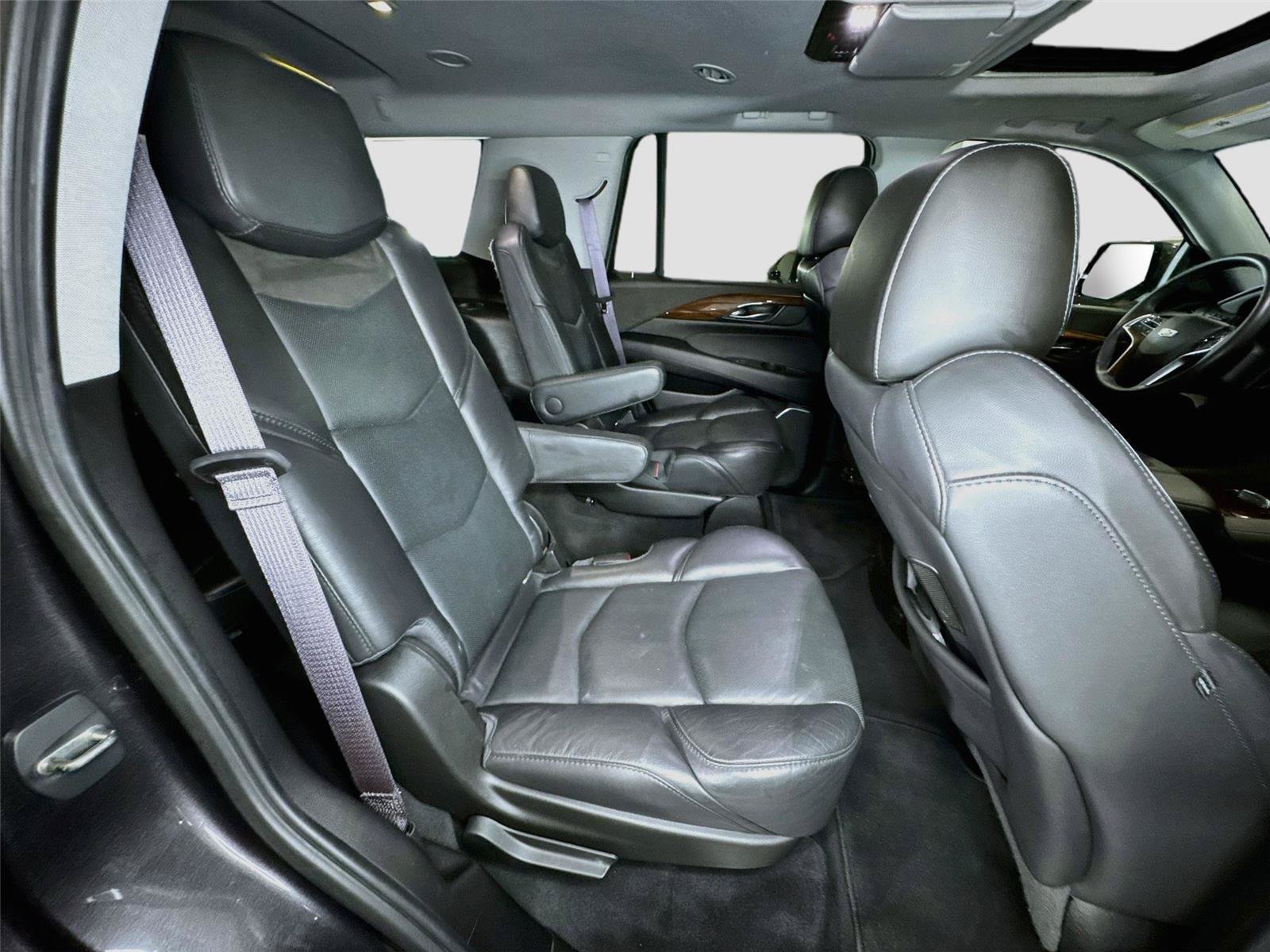 Used 2017 Cadillac Escalade Premium Luxury AWD/4WD image 32