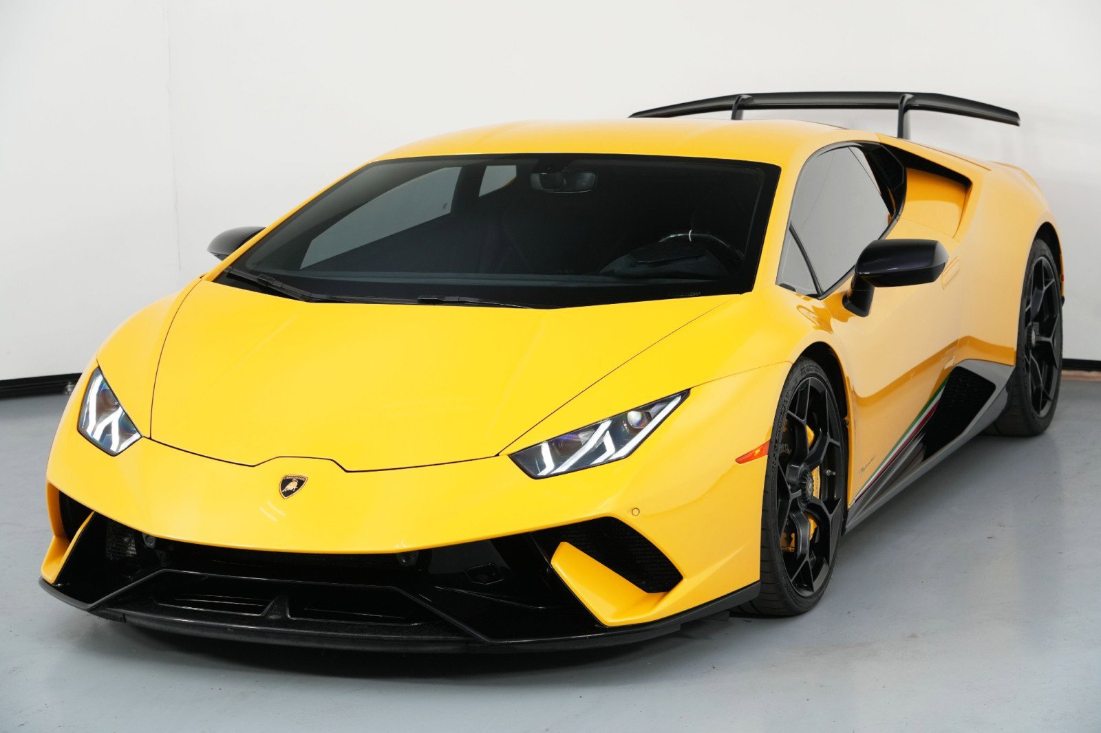 Used 2018 Lamborghini Huracan Performante image 45