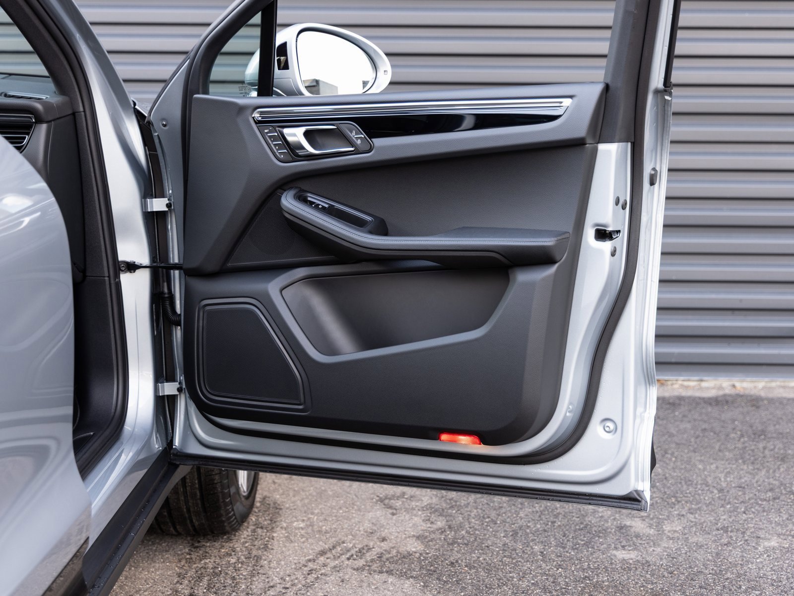 Certified 2026 Porsche Macan image 31