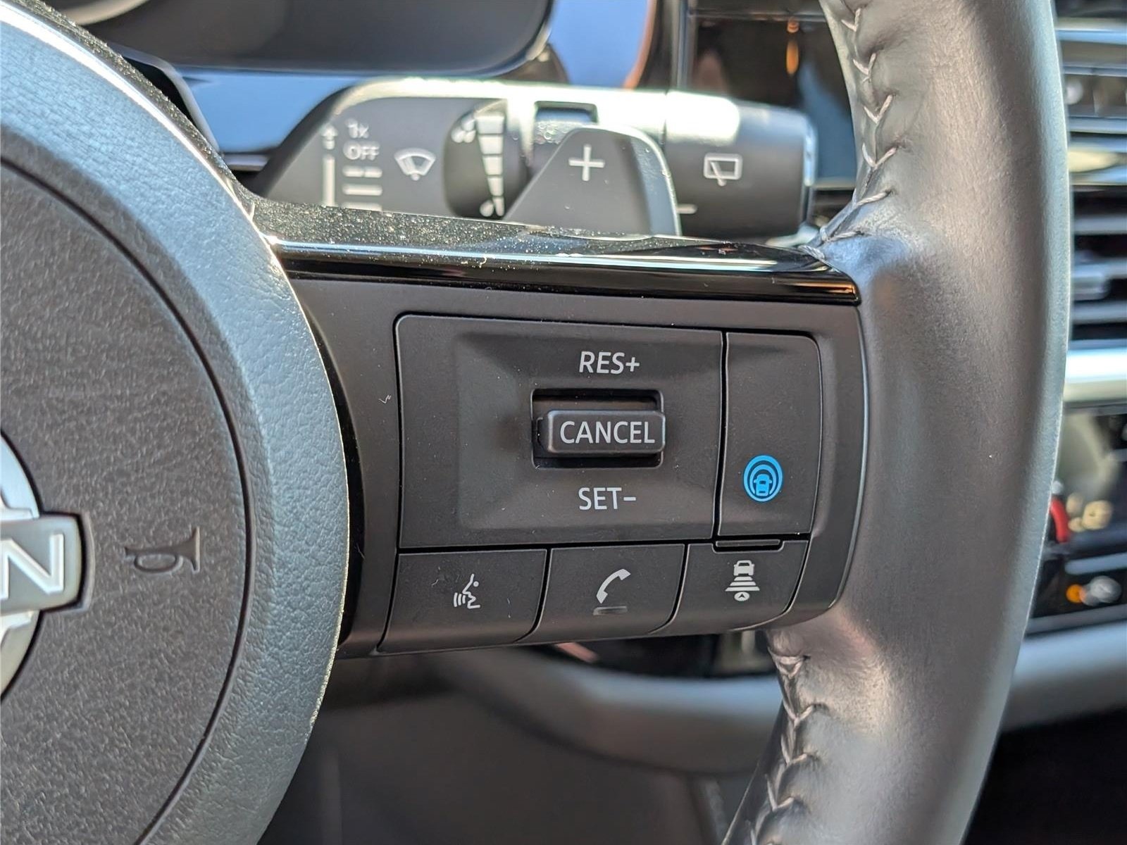 Used 2024 Nissan Pathfinder SL AWD/4WD image 26