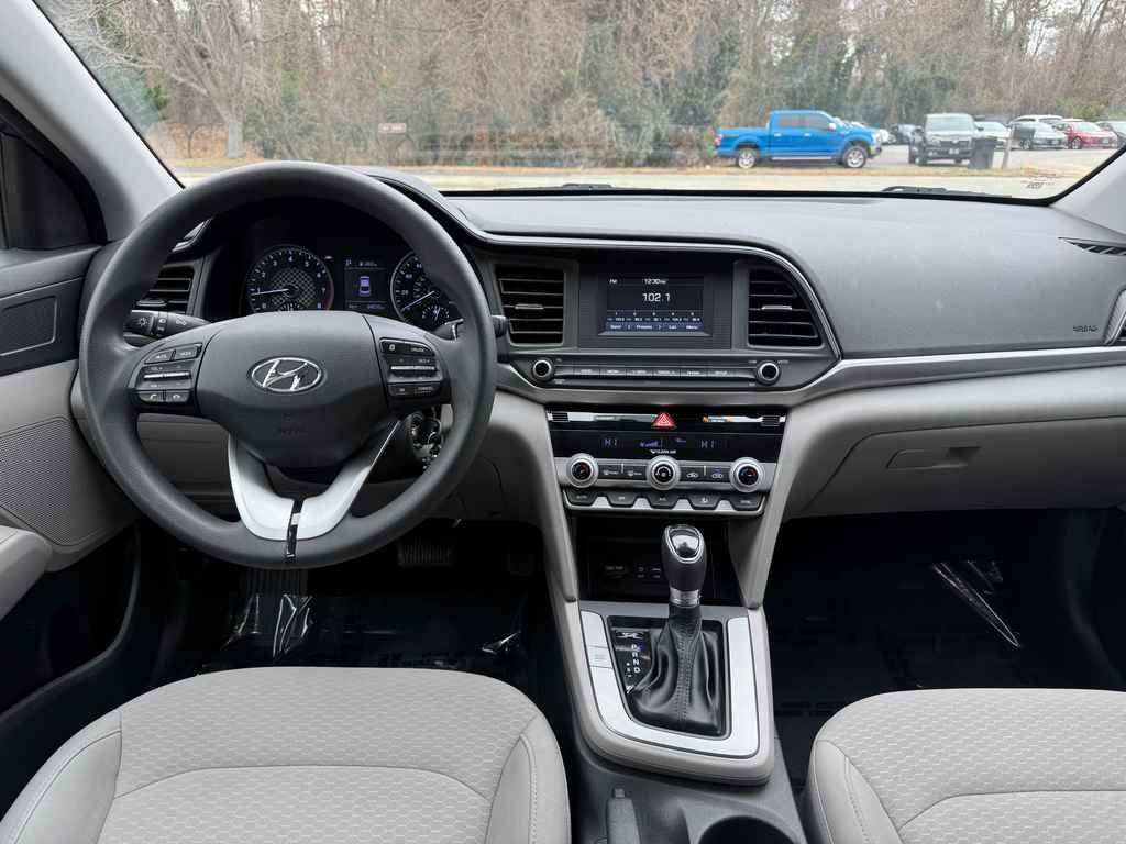Used 2020 Hyundai Elantra SE w/ Convenience Package (C2) image 13