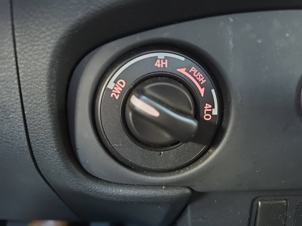 Used 2023 Nissan Frontier SV AWD/4WD image 12