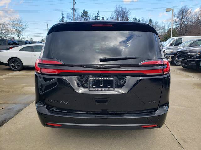 New 2026 Chrysler Pacifica Select w/ S Appearance Package AWD/4WD image 5