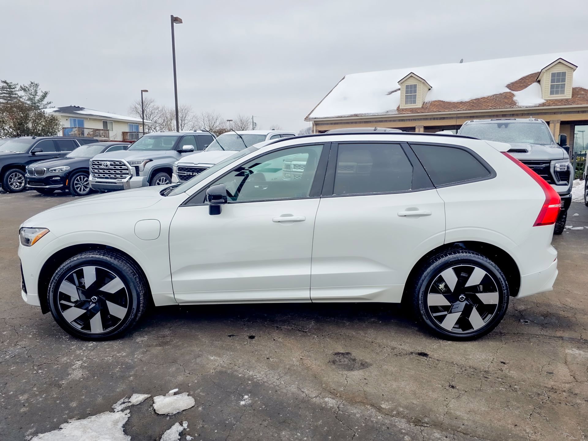 Used 2024 Volvo XC60 T8 Plus w/ Climate Package image 13