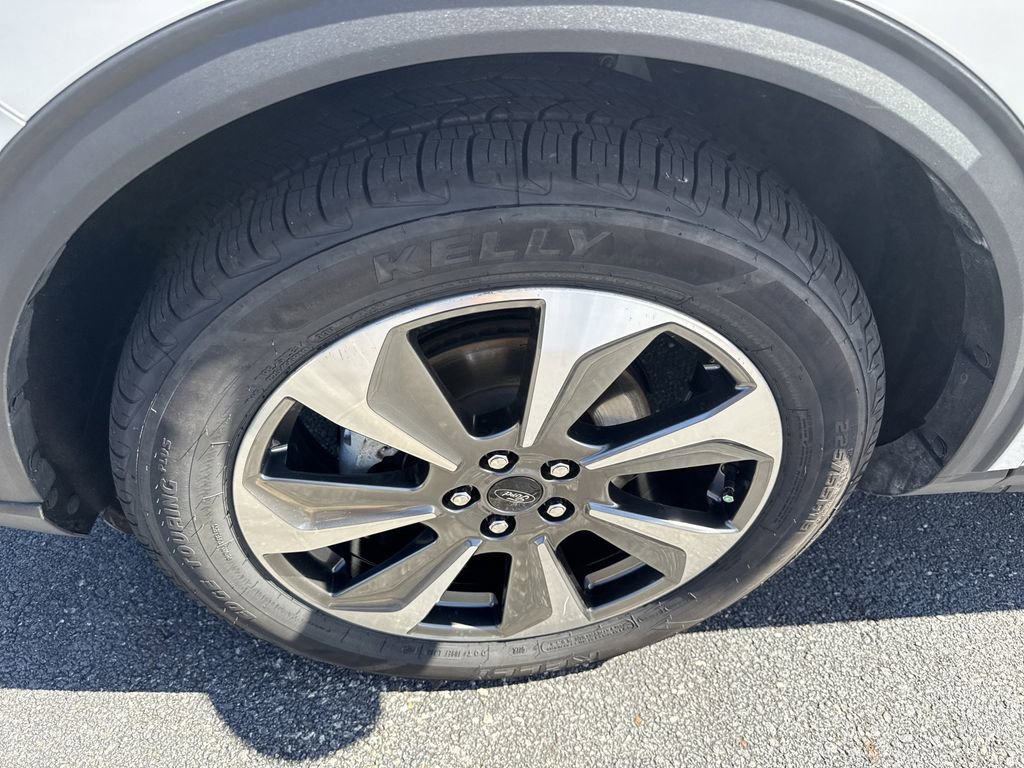 Used 2023 Ford Escape Platinum image 11