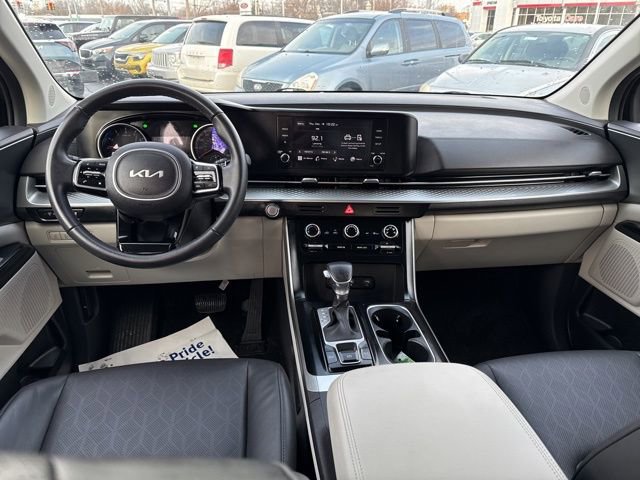Used 2023 Kia Carnival LX image 34