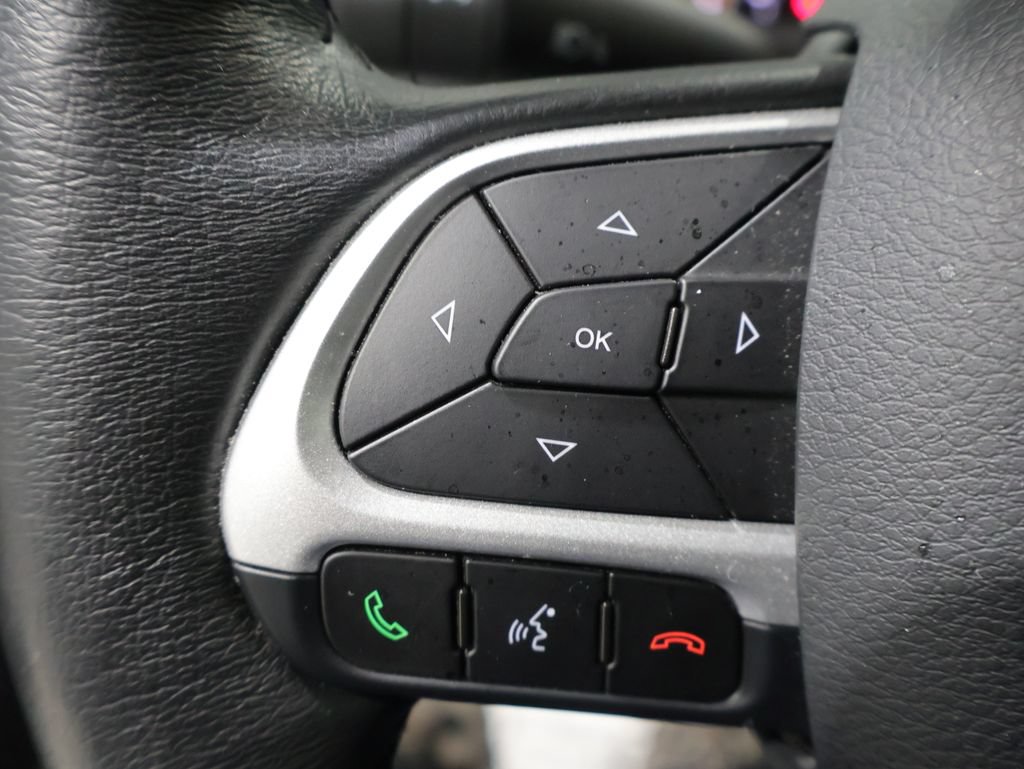 Certified 2023 Jeep Renegade Latitude w/ Premium Group AWD/4WD image 35