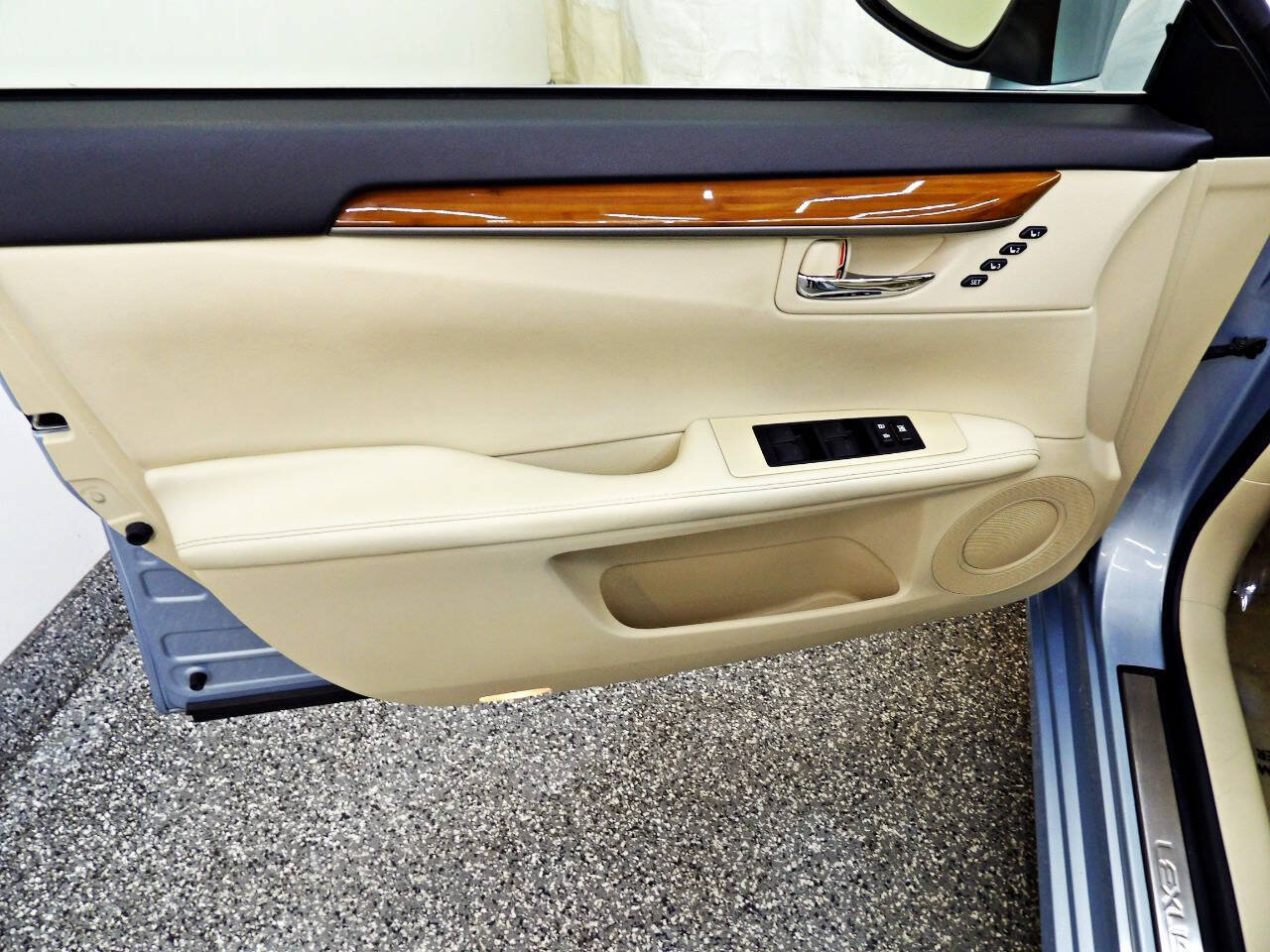 Used 2013 Lexus ES 300h w/ Luxury Pkg FWD image 7