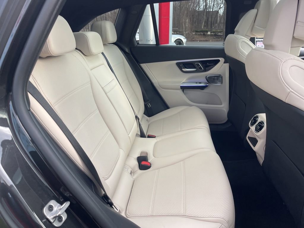 Used 2025 Mercedes-Benz GLC 350e 4MATIC image 23