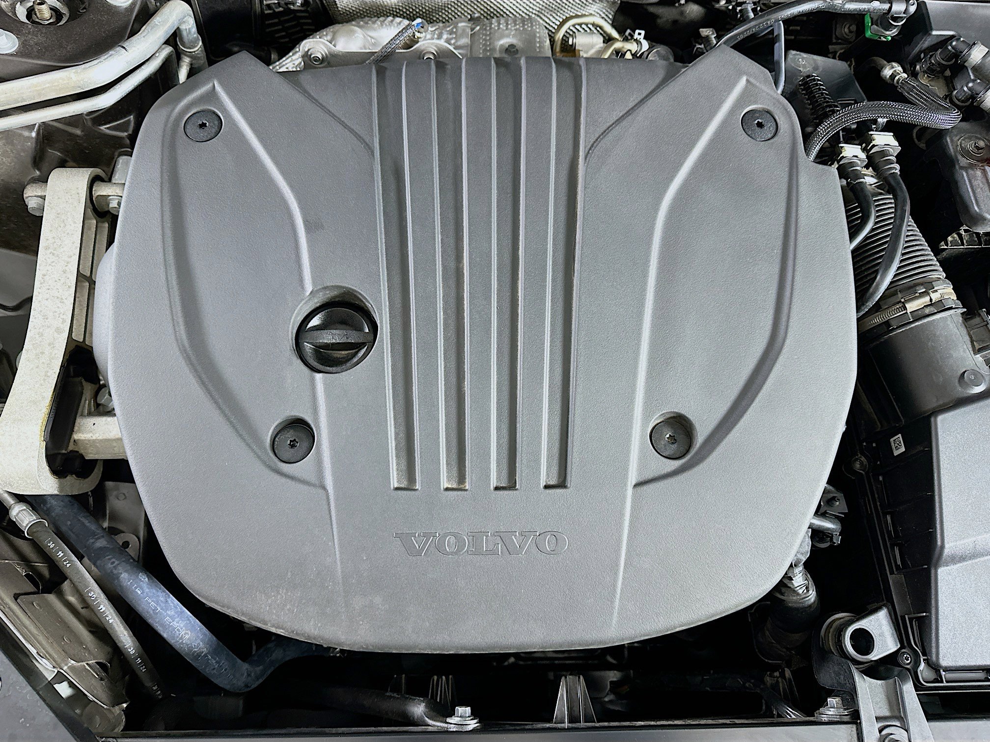 Used 2025 Volvo XC60 B5 Plus image 34