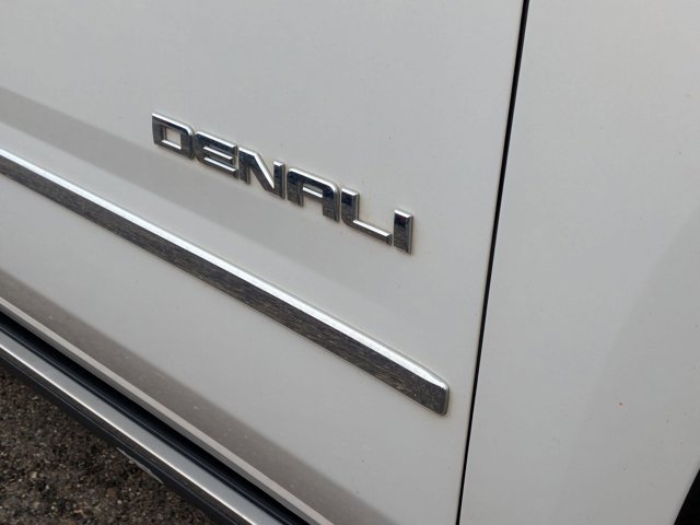Used 2018 GMC Yukon Denali w/ Denali Ultimate Package image 9