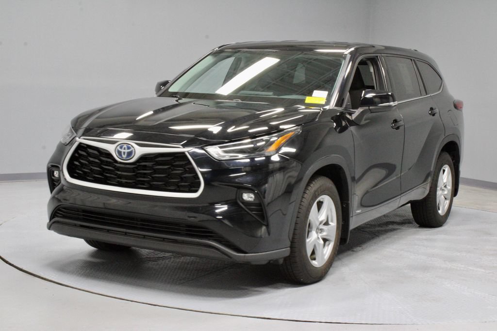 Used 2022 Toyota Highlander LE AWD/4WD image 6