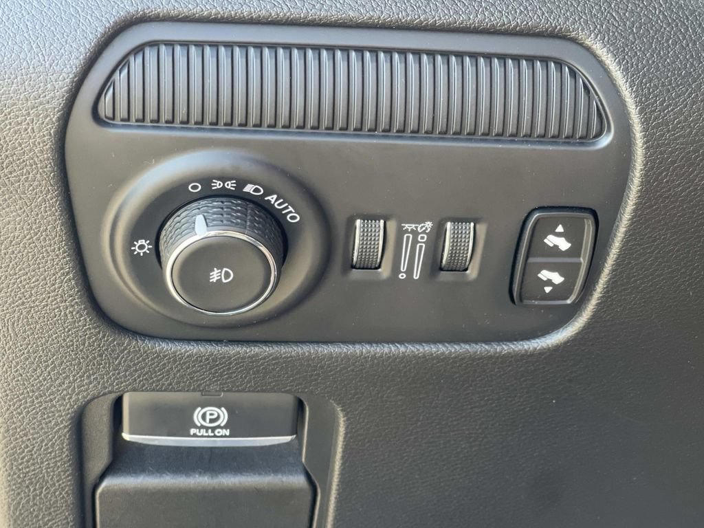 Used 2024 Jeep Wagoneer L Series II RWD image 27