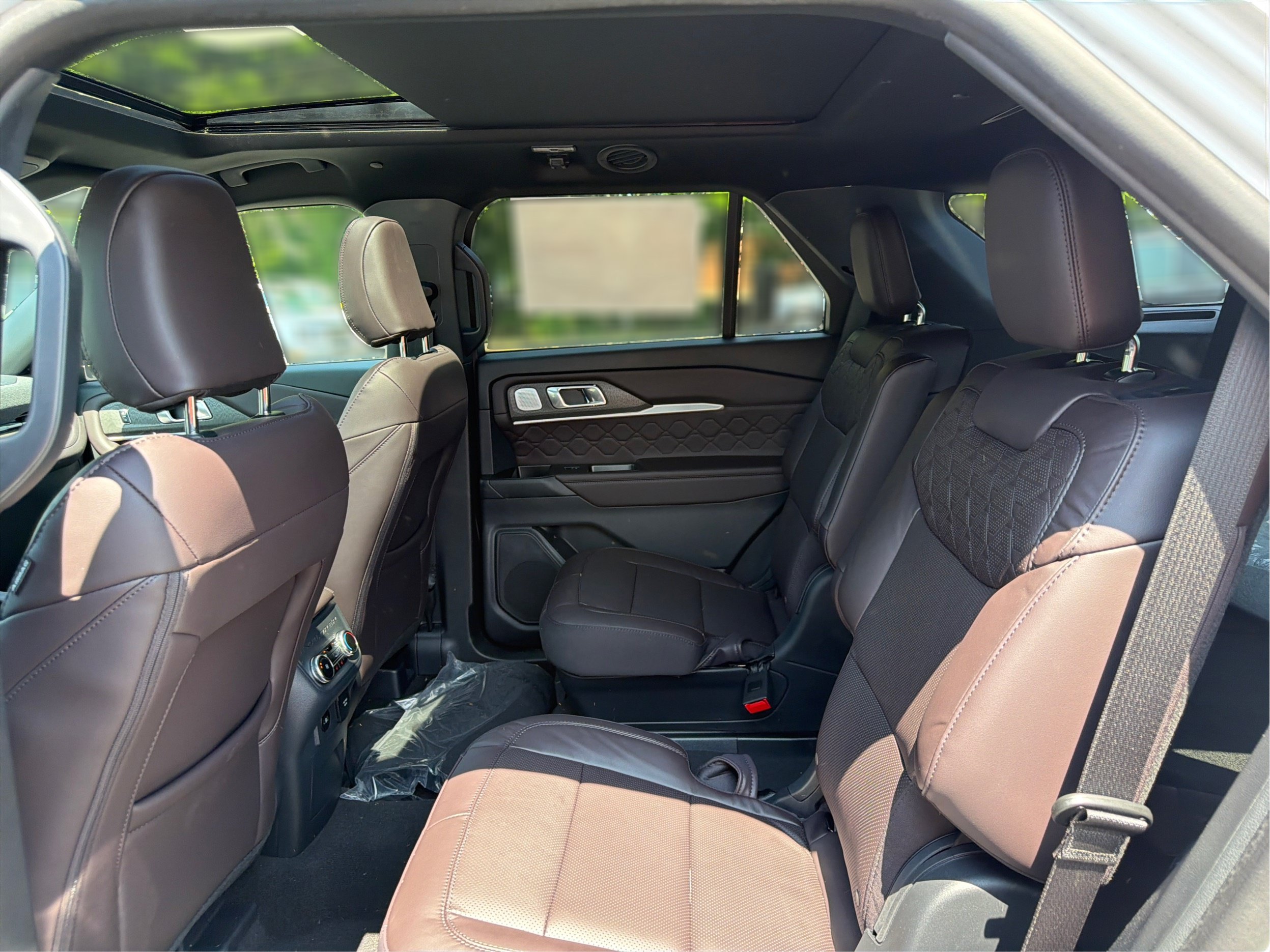 New 2026 Ford Explorer Platinum w/ LUX Leather Package AWD/4WD image 12