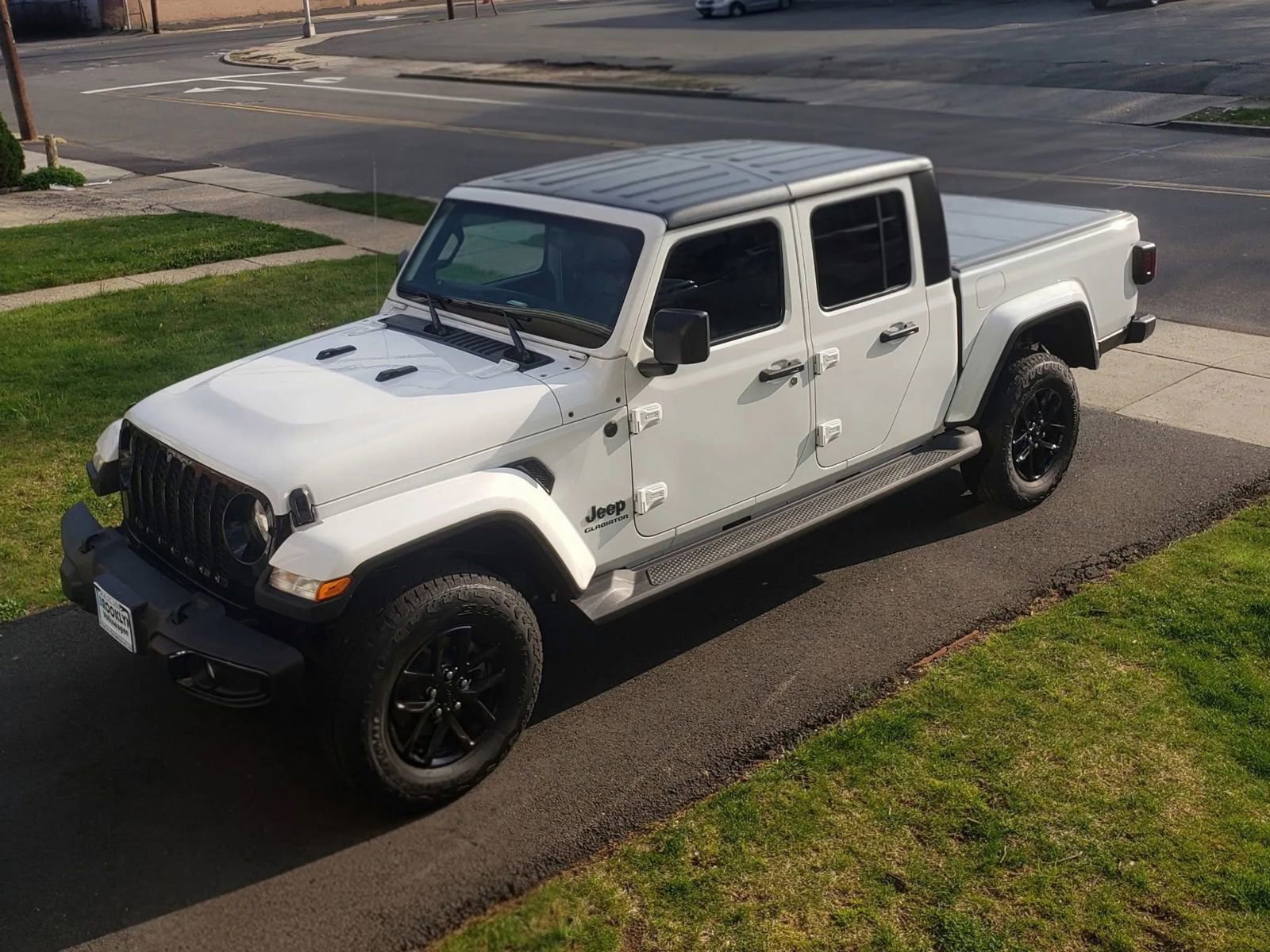 Used 2022 Jeep Gladiator Sport AWD/4WD image 2