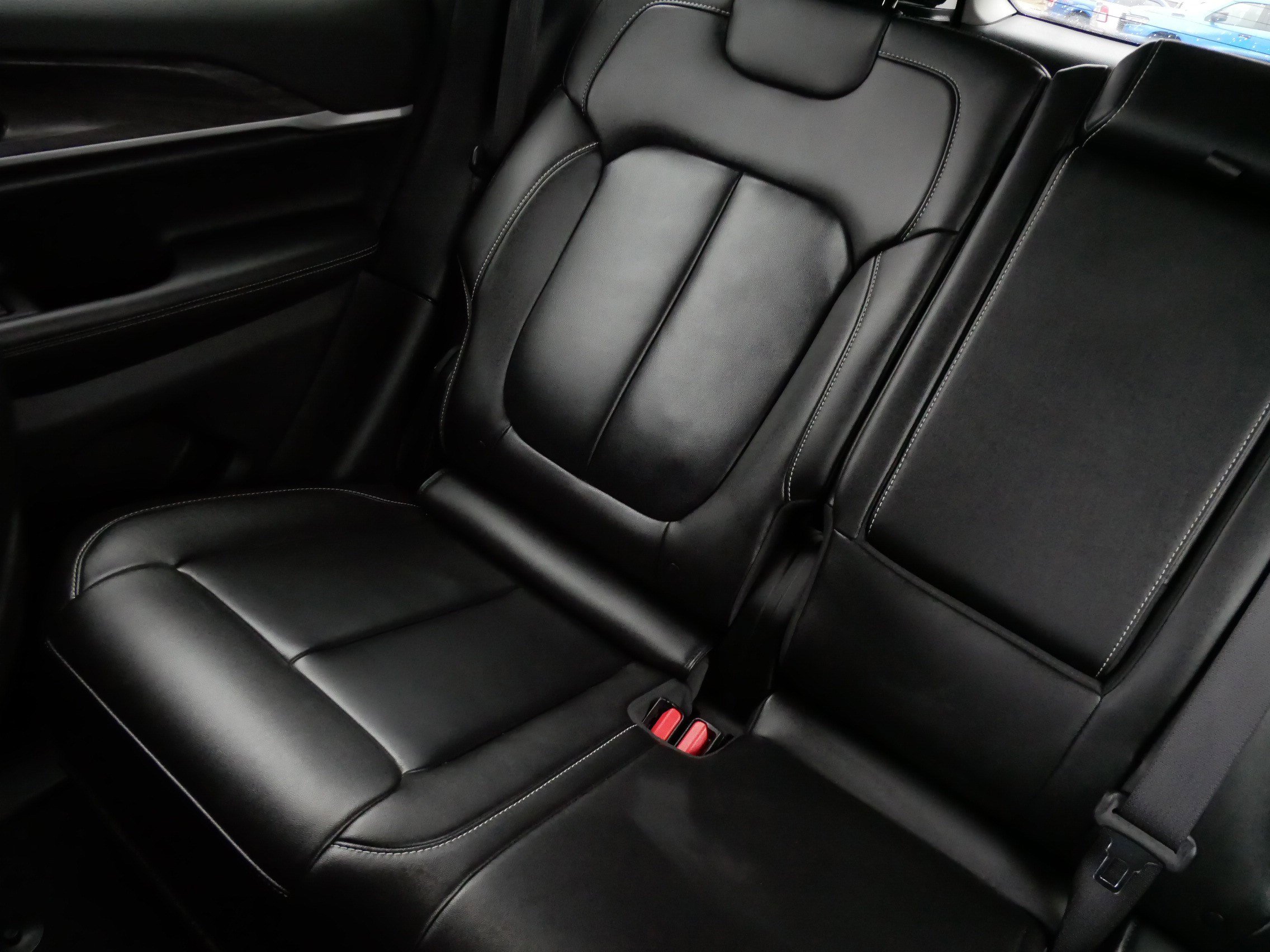 Used 2023 Jeep Grand Cherokee Limited w/ Black Appearance Package AWD/4WD image 12