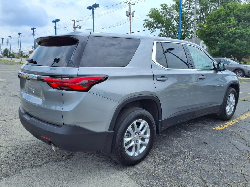 Used 2023 Chevrolet Traverse LS AWD/4WD image 3