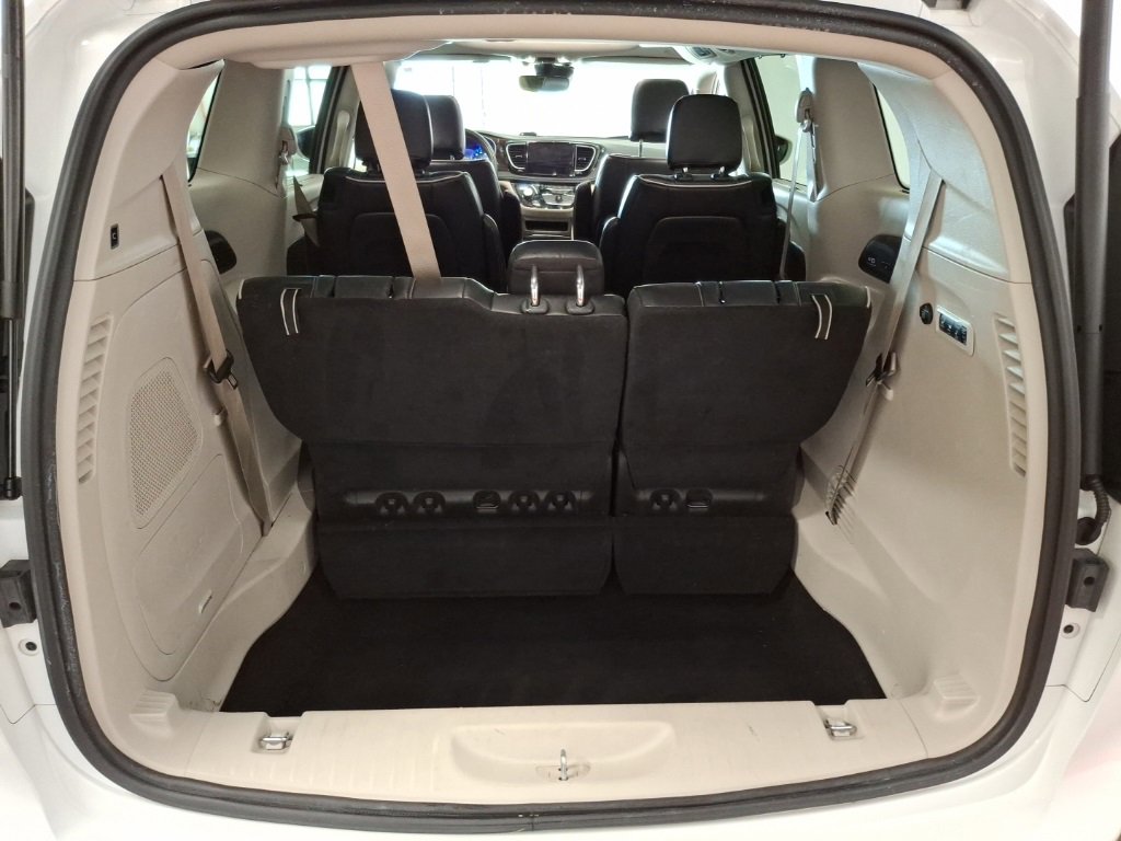 Used 2022 Chrysler Pacifica Limited image 12