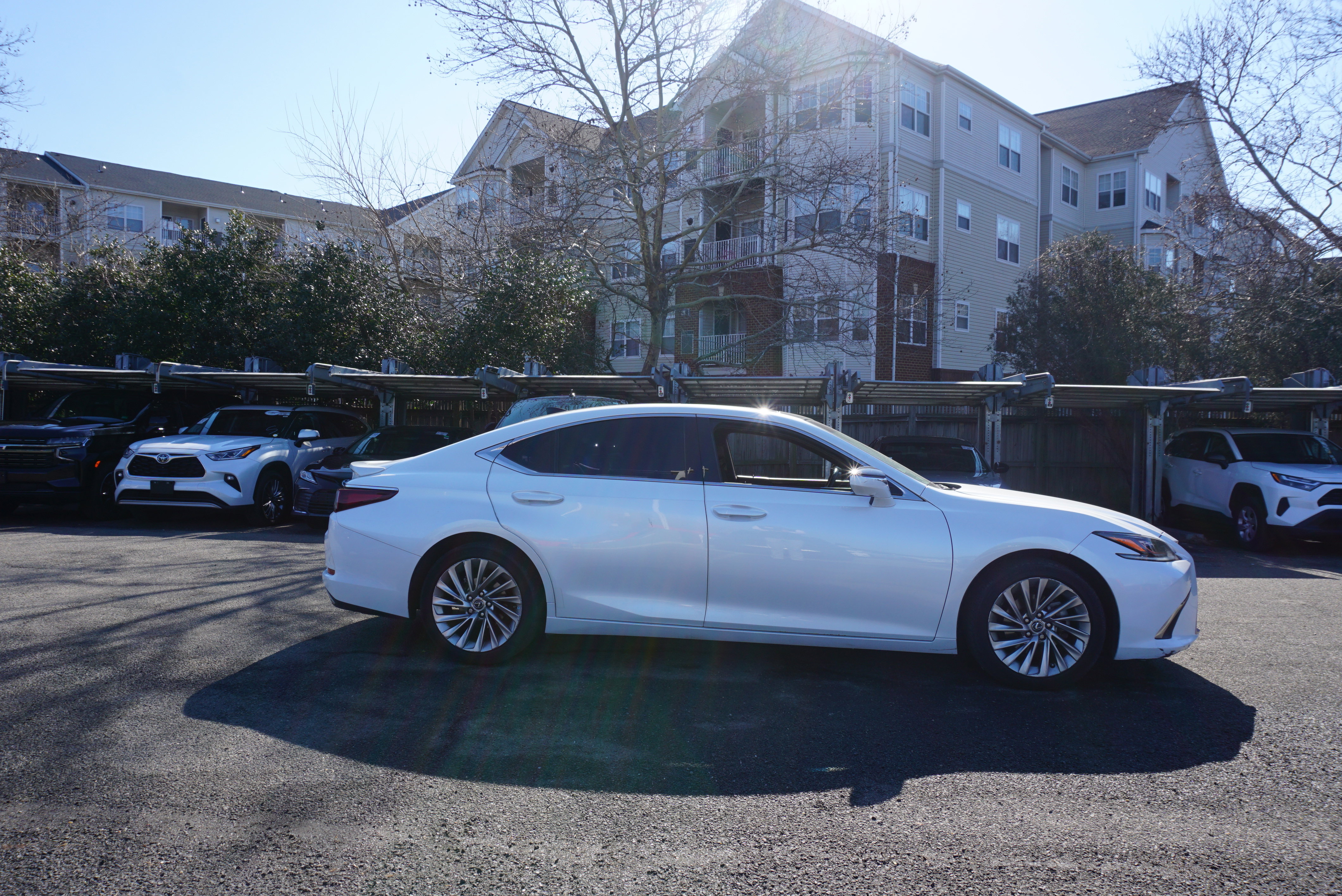 Used 2021 Lexus ES 350 Ultra Luxury w/ Accessory Package image 3