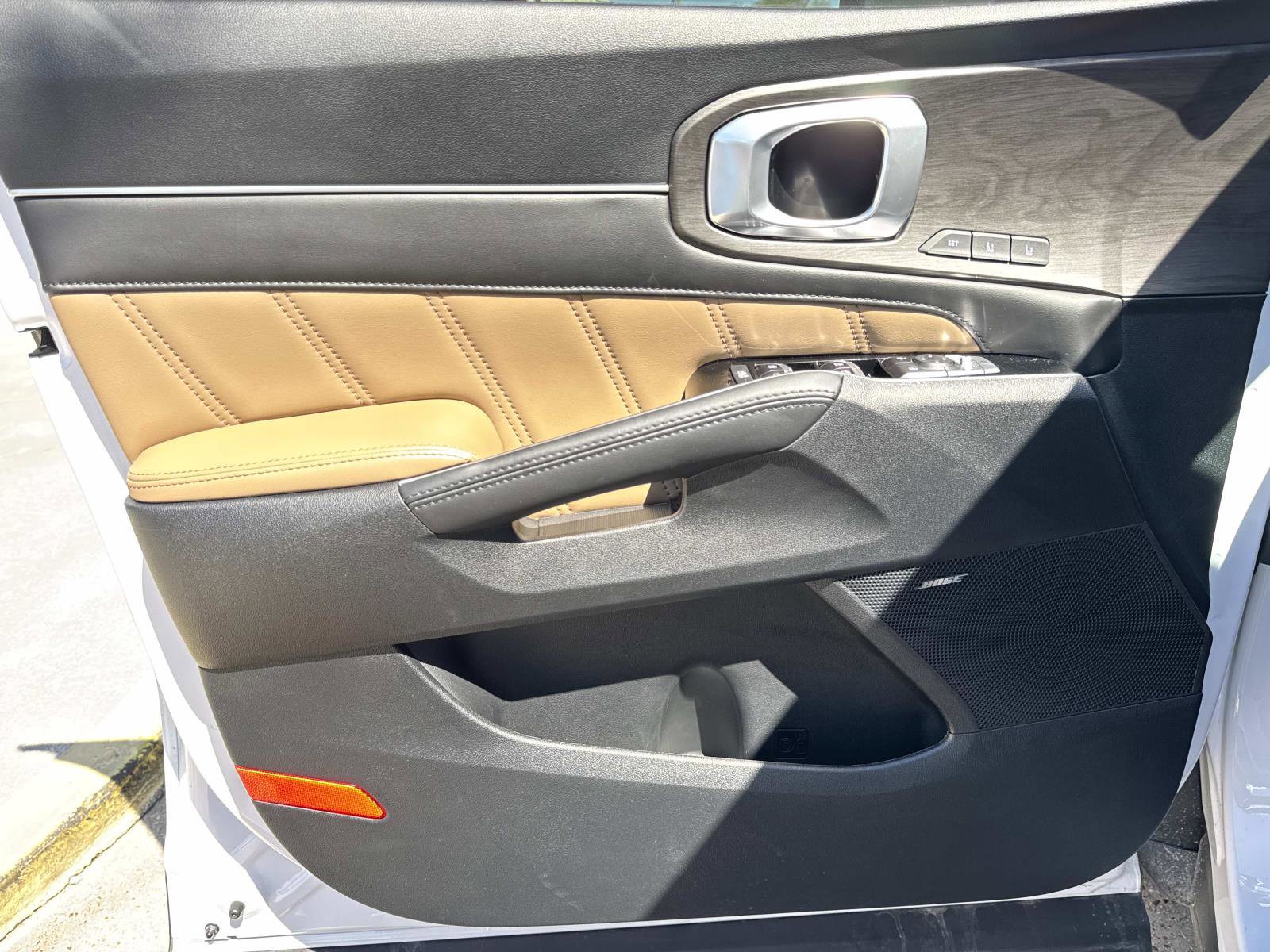 Used 2025 Kia Sorento SX Prestige w/ Olive Brown Leather Package image 19