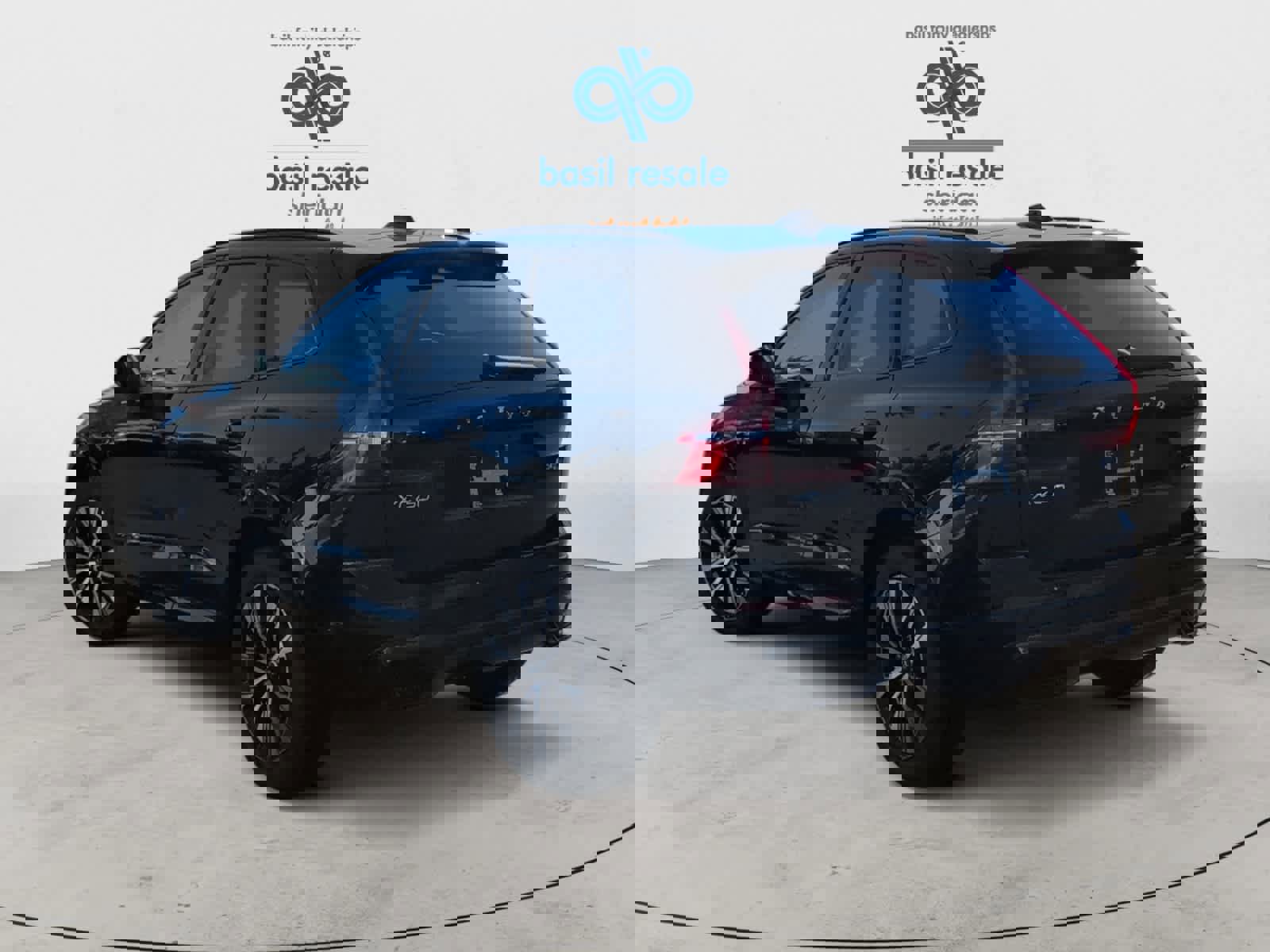 Used 2025 Volvo XC60 B5 Plus image 4