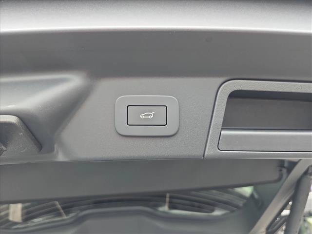 Used 2026 Land Rover Range Rover Velar Dynamic SE AWD/4WD image 13