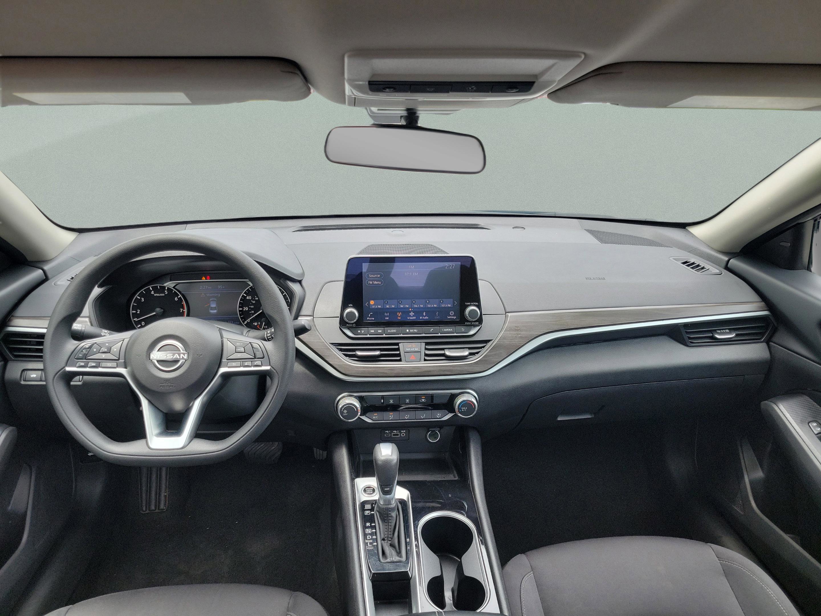 Used 2024 Nissan Altima 2.5 SV FWD image 6