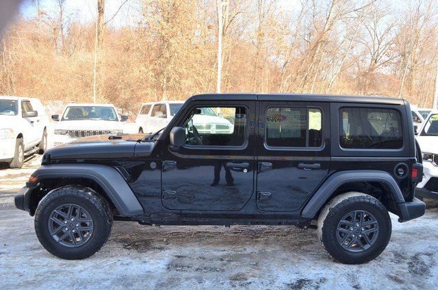 Used 2024 Jeep Wrangler Sport S image 5
