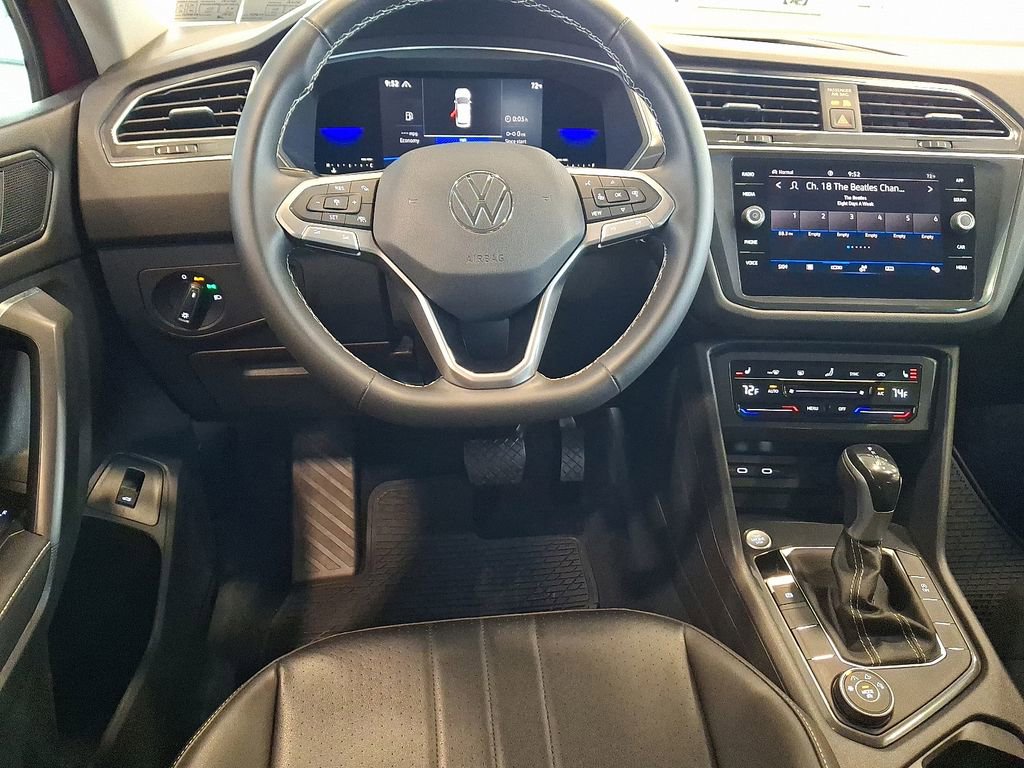 Used 2022 Volkswagen Tiguan SE image 2