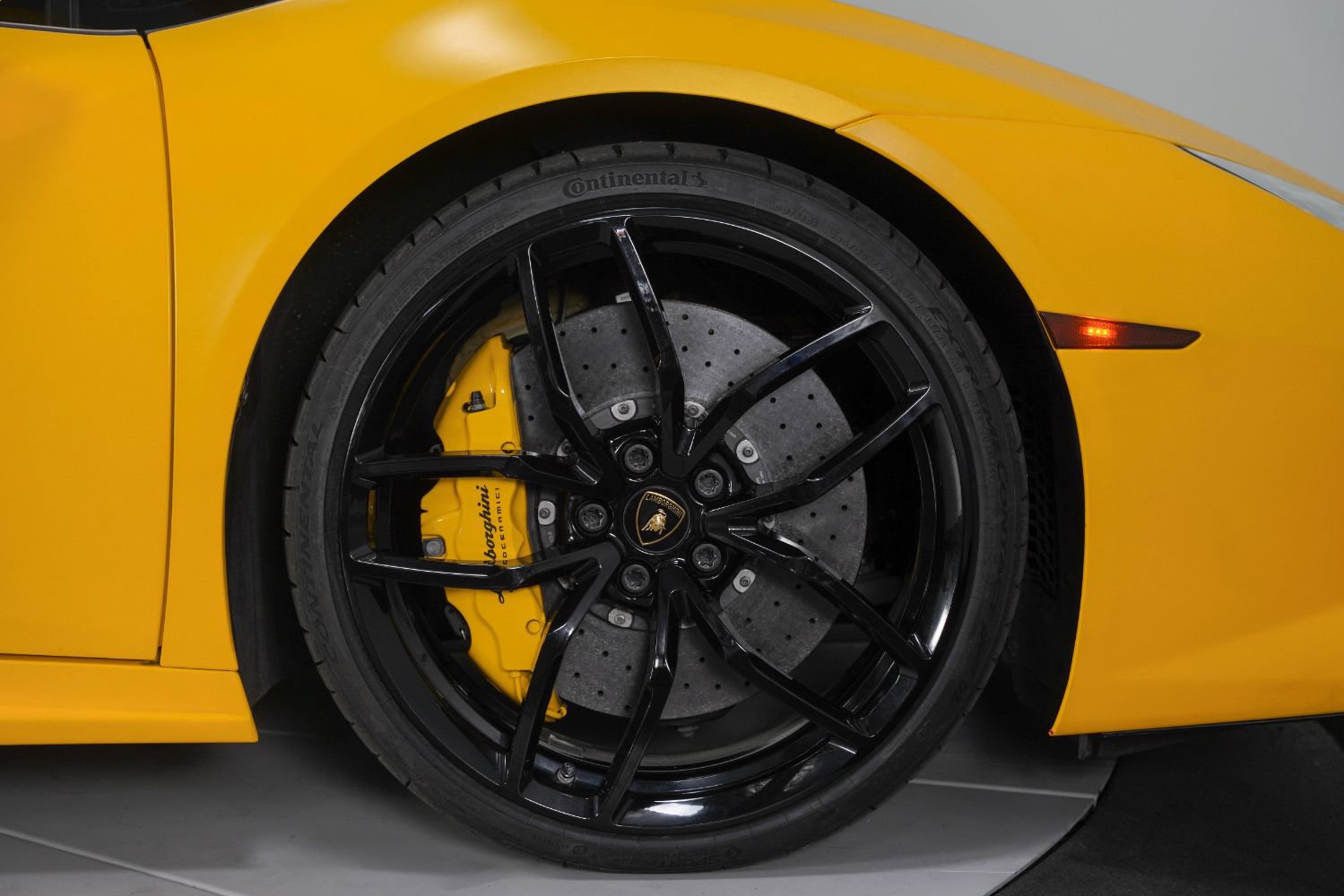 Used 2015 Lamborghini Huracan LP 610-4 AWD/4WD image 25