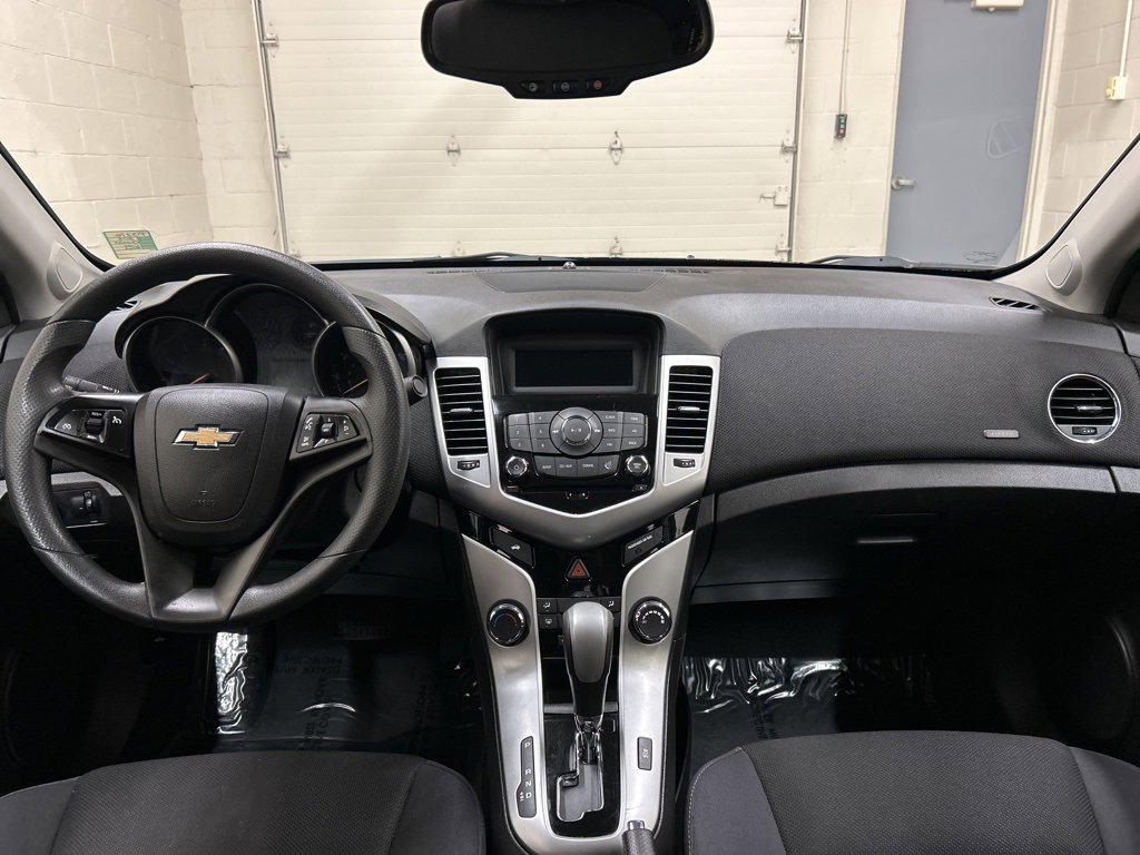 Used 2015 Chevrolet Cruze LT image 17