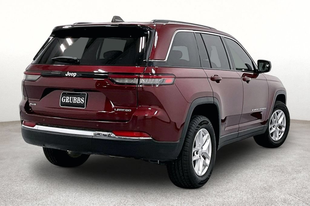 Used 2023 Jeep Grand Cherokee Laredo AWD/4WD image 2